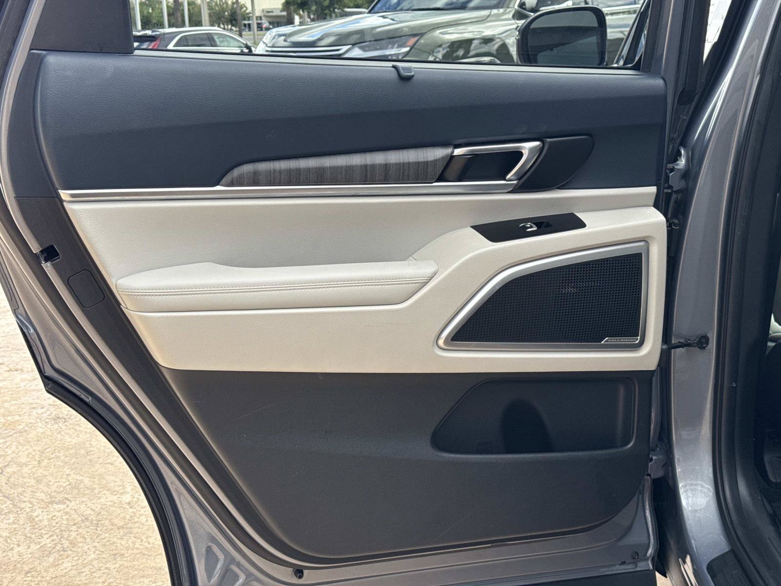 Used 2023 Kia Telluride EX FWD image 16