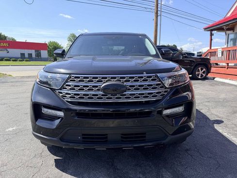 Used 2021 Ford Explorer Limited w/ Equipment Group 301A AWD/4WD image 2