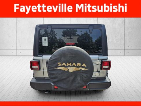 Used 2018 Jeep Wrangler Unlimited Sahara AWD/4WD image 10