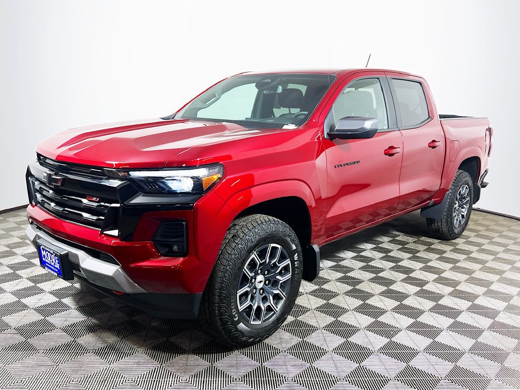 Used 2025 Chevrolet Colorado Z71 AWD/4WD image 3