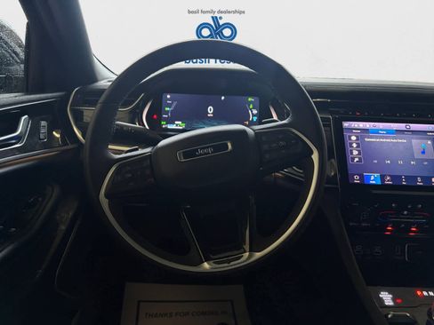 Used 2022 Jeep Grand Cherokee Trailhawk w/ Luxury Tech Group III image 11