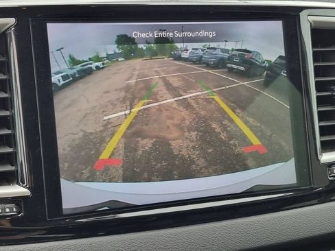 Used 2024 Chrysler Pacifica Touring-L FWD image 25