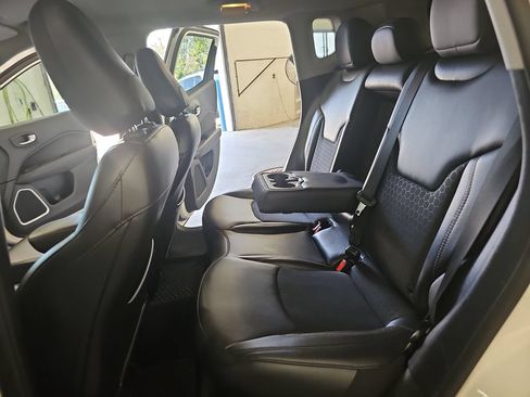Used 2019 Jeep Compass Latitude w/ Cold Weather Group AWD/4WD image 13