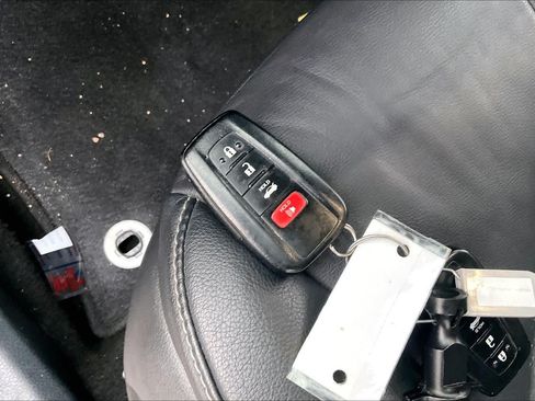 Used 2021 Toyota Camry XSE FWD image 10