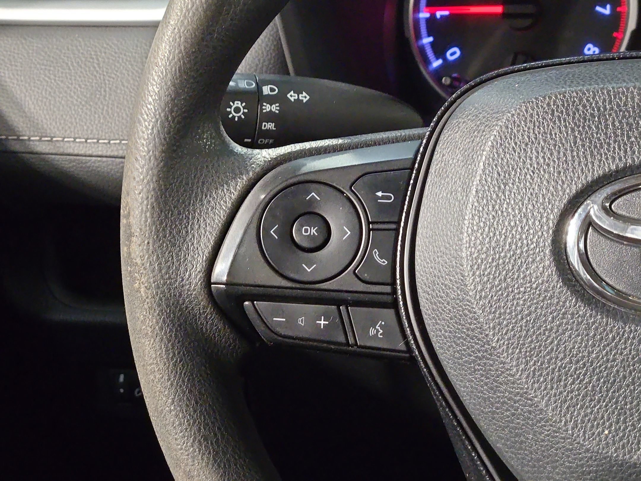 Used 2020 Toyota RAV4 LE FWD image 26