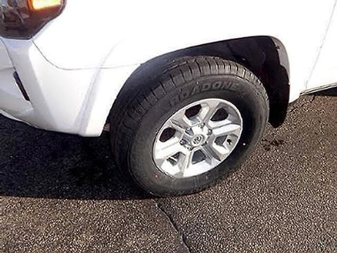 Used 2024 Toyota 4Runner SR5 AWD/4WD image 9