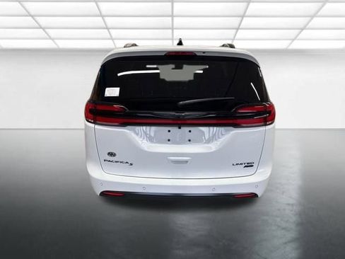 New 2026 Chrysler Pacifica Limited w/ S Appearance Package image 5