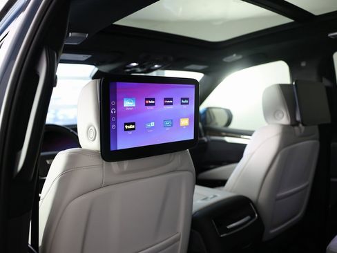 Used 2026 Cadillac Escalade Platinum Sport w/ LPO, Floor Liner Package image 17