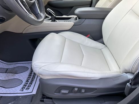 Used 2018 Cadillac XT5 Luxury w/ Driver Awareness Package image 32