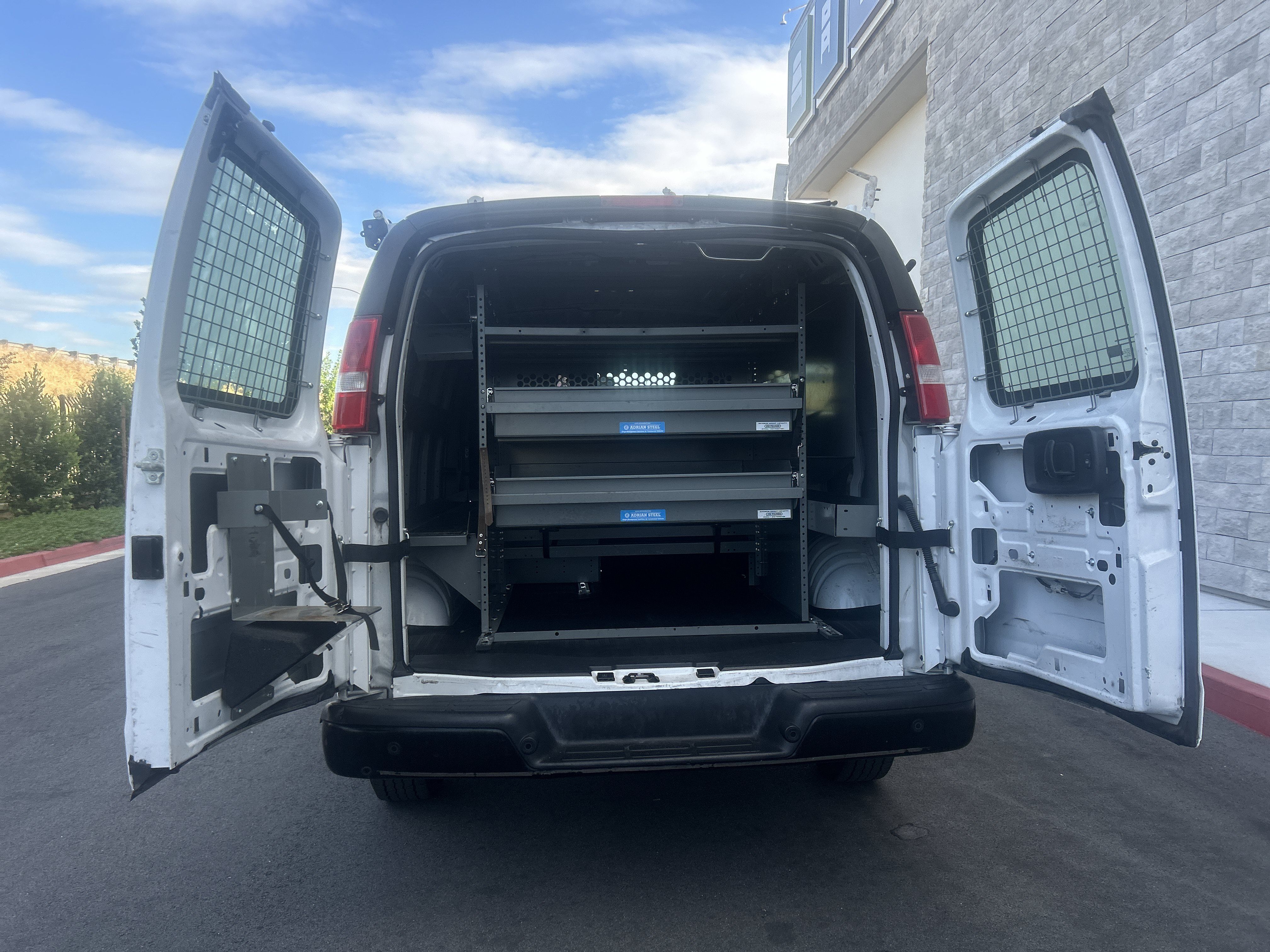 Used 2017 Chevrolet Express 2500 RWD image 27