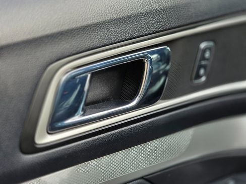 Used 2016 Ford Explorer XLT w/ Equipment Group 202A image 30