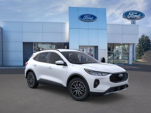 New 2025 Ford Escape SE w/ Class II Trailer Tow Package image 7