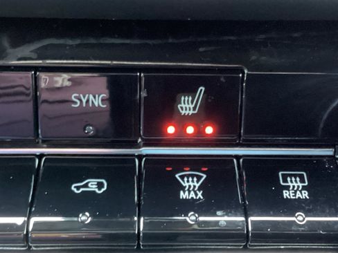 Used 2025 Chevrolet Equinox LT w/ Convenience Package II FWD image 26