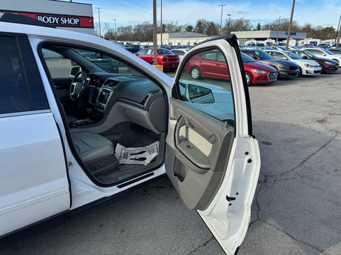 Used 2016 GMC Acadia SLT w/ Premium Edition image 9