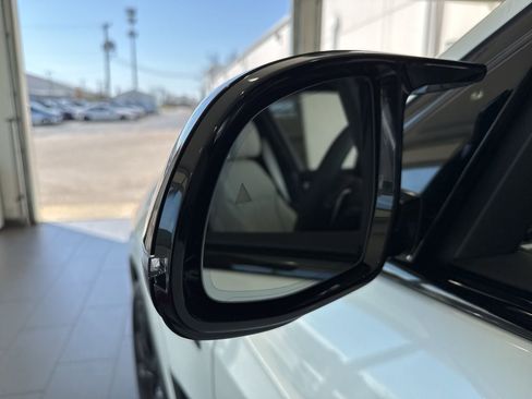 New 2026 BMW X7 M60i image 13