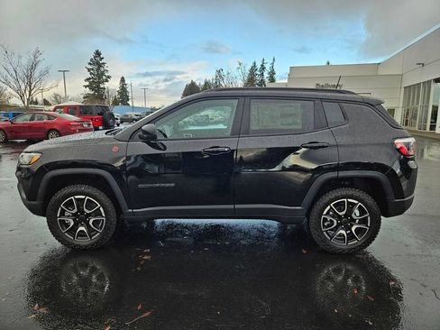 Used 2026 Jeep Compass Trailhawk AWD/4WD image 3