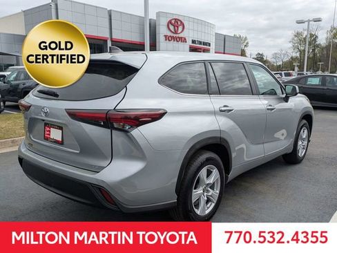 Certified 2024 Toyota Highlander LE FWD image 4