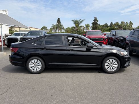 Used 2019 Volkswagen Jetta S w/ Driver Assistance Package FWD image 2