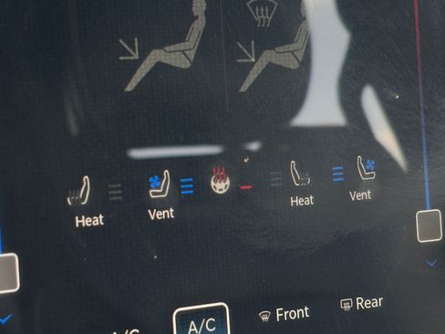 Used 2022 RAM 1500 Laramie AWD/4WD image 19