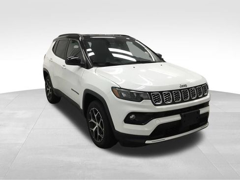 Used 2024 Jeep Compass Limited AWD/4WD image 3