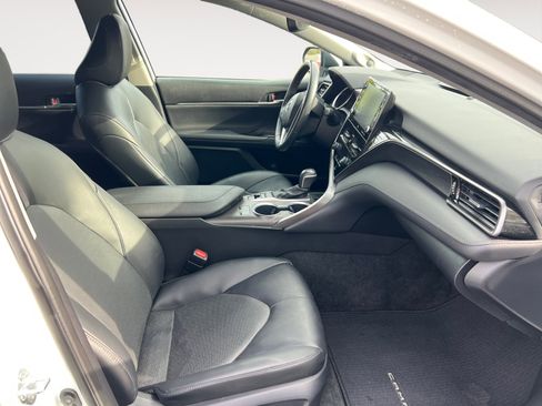 Used 2022 Toyota Camry XLE image 15