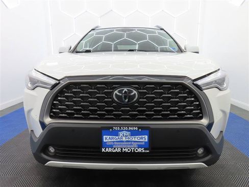 Used 2022 Toyota Corolla Cross XLE FWD image 3
