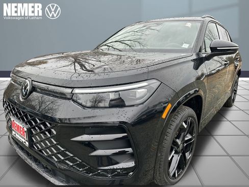 New 2026 Volkswagen Tiguan SE R-Line image 1