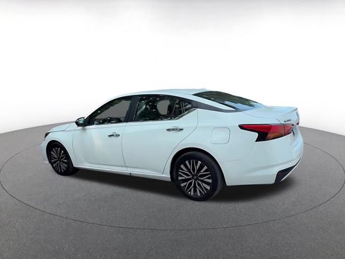 Used 2025 Nissan Altima 2.5 SV FWD image 10