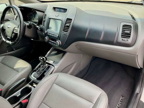 Used 2017 Kia Forte EX image 24