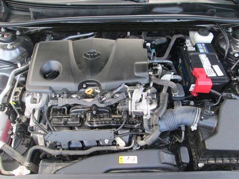 Used 2019 Toyota Camry LE image 18