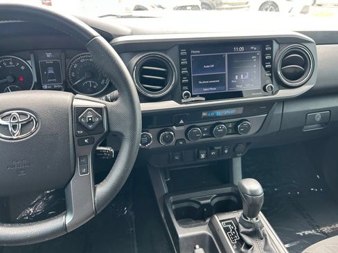Used 2022 Toyota Tacoma TRD Off-Road AWD/4WD image 18