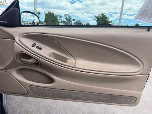 Used 2000 Ford Mustang Convertible RWD image 27