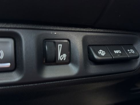 Used 2023 GMC Acadia AT4 w/ Technology Package AWD/4WD image 30