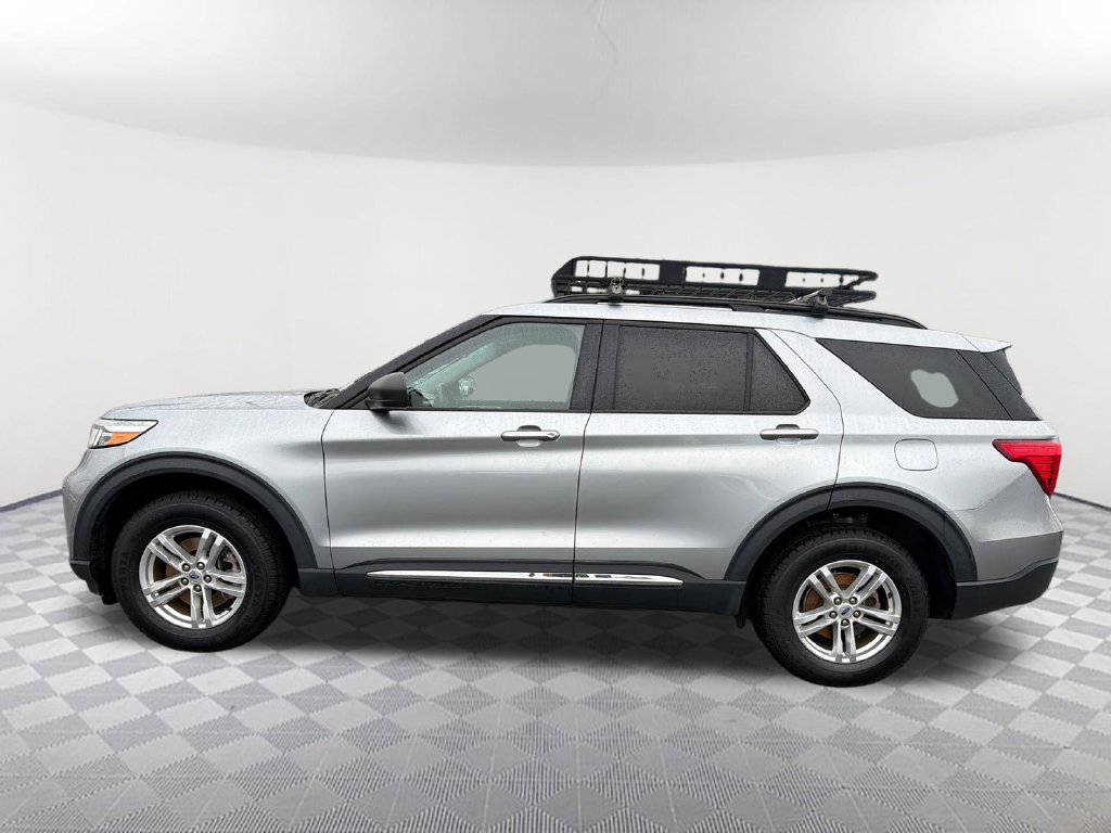 Used 2023 Ford Explorer XLT w/ Equipment Group 202A AWD/4WD image 8