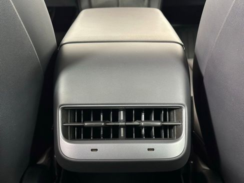 Used 2023 Tesla Model 3 Standard Range image 35