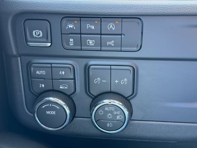 Certified 2026 Chevrolet Suburban LT w/ Comfort Package AWD/4WD image 21