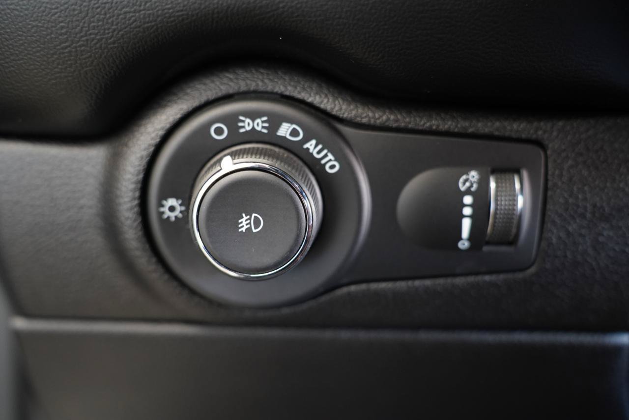 Used 2021 Dodge Durango SXT AWD/4WD image 12