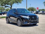 Used 2021 Nissan Kicks SV image 2
