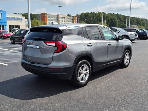 Used 2024 GMC Terrain SLE FWD image 3