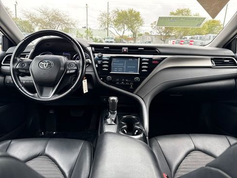 Used 2019 Toyota Camry SE image 5