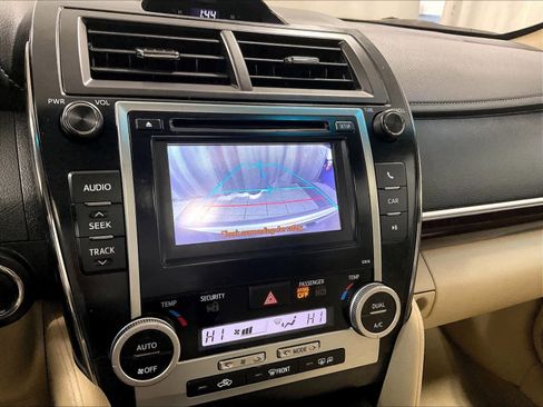 Used 2013 Toyota Camry XLE image 19