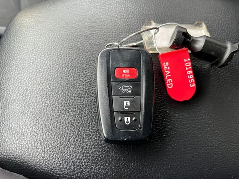 Used 2025 Toyota RAV4 XLE image 22