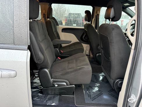 Used 2016 Dodge Grand Caravan SE image 20
