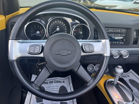 Used 2004 Chevrolet SSR w/ Preferred Equipment Group RWD image 18