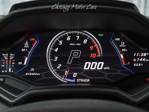 Used 2020 Lamborghini Huracan EVO image 11