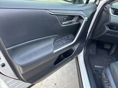 Used 2022 Toyota RAV4 XLE image 19