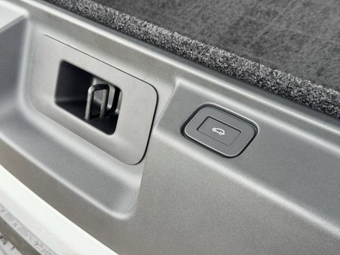 New 2025 Land Rover Range Rover SE image 33