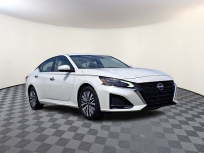 Used 2023 Nissan Altima 2.5 SV