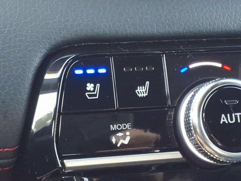 Used 2025 Honda Pilot Black Edition image 26