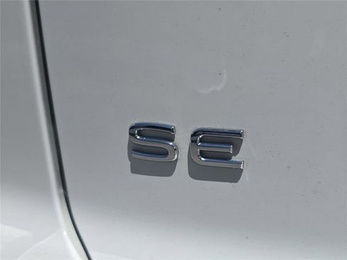 Used 2025 Volkswagen Atlas Cross Sport SE FWD image 6